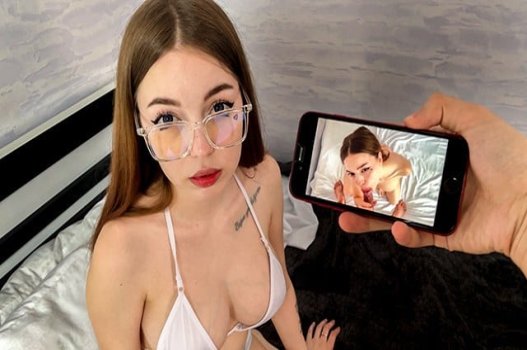Фотограф рад насладиться горячей моделью