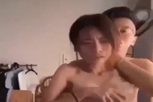 Красивая девушка Ванна Бардо великолепно, чтобы сосать на вершине